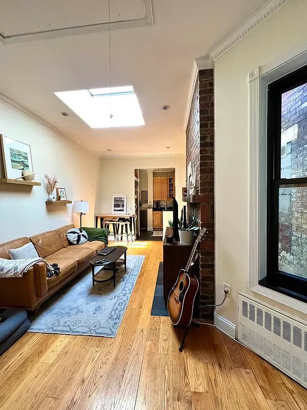 209 East 25 Street #5G, Manhattan, NY 10010 apartment_living_room 1