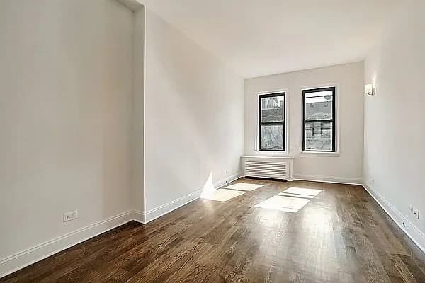 235 West 22 Street #7H, Manhattan, NY 10011 apartment_living_room 1