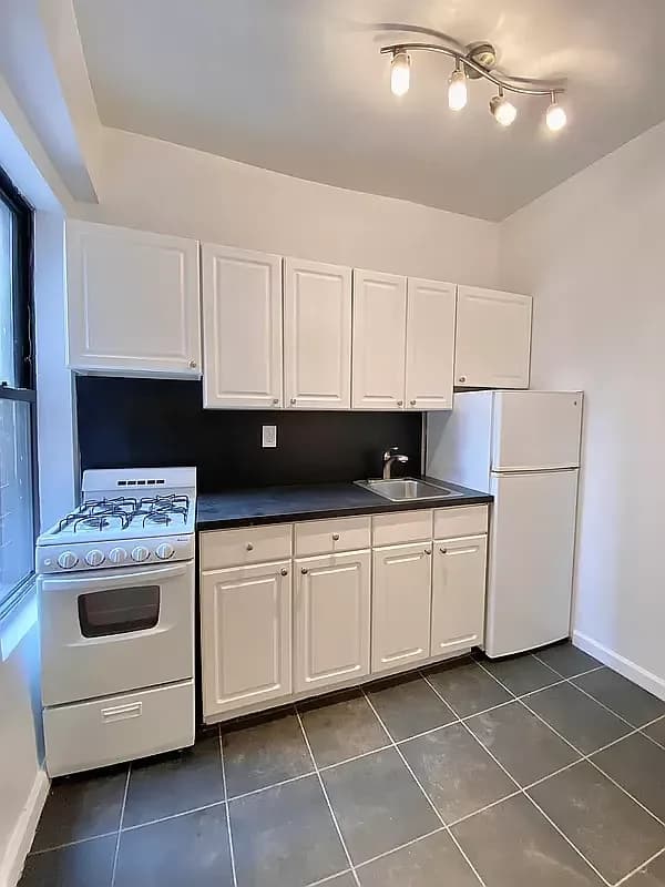 506 East 82 Street #17, Manhattan, NY 10028 apartment_kitchen 3