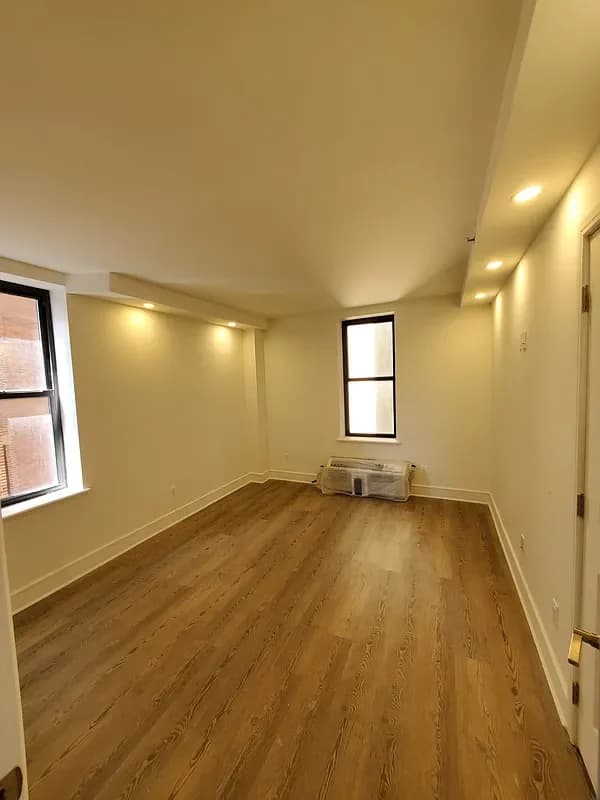 45 West 81 Street #9-B, Manhattan, NY 10024 apartment_living_room 1