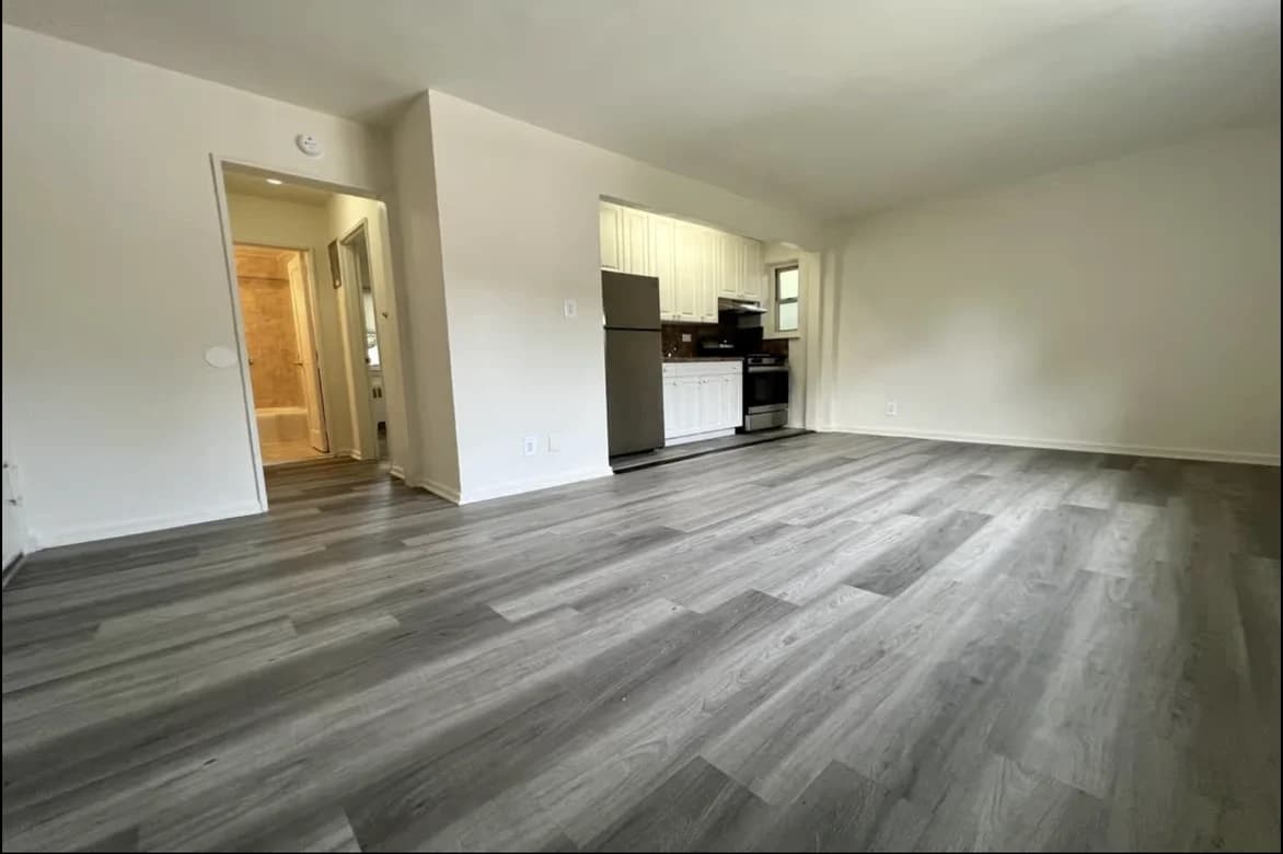 80 Arlo Rd #1B, Staten Island, NY 10301 apartment_living_room 1