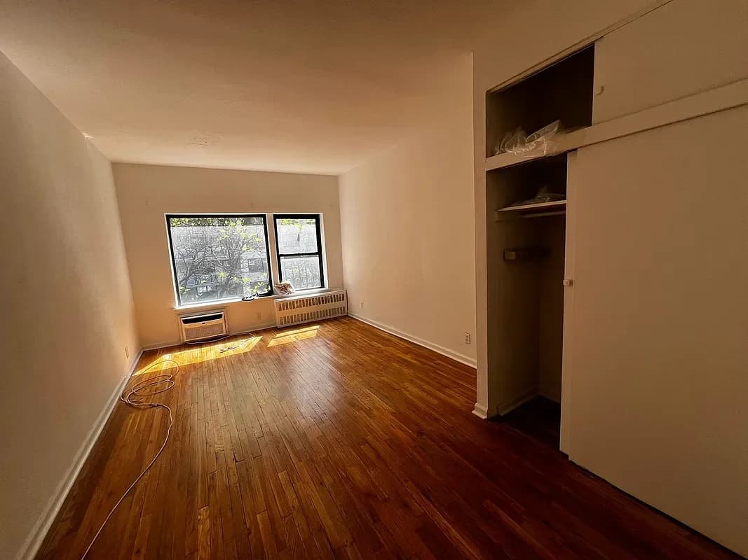 417 East 72 Street #3A, Manhattan, NY 10021 apartment_living_room 1