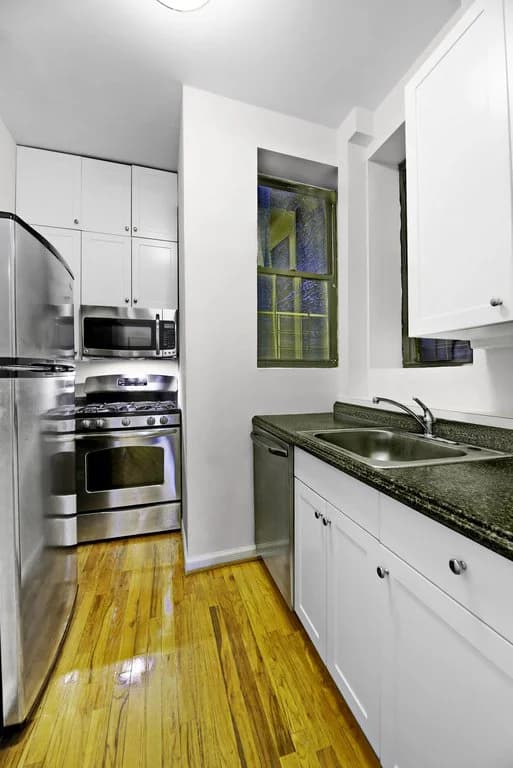 358 W 45 St #C, Manhattan, NY 10036 1