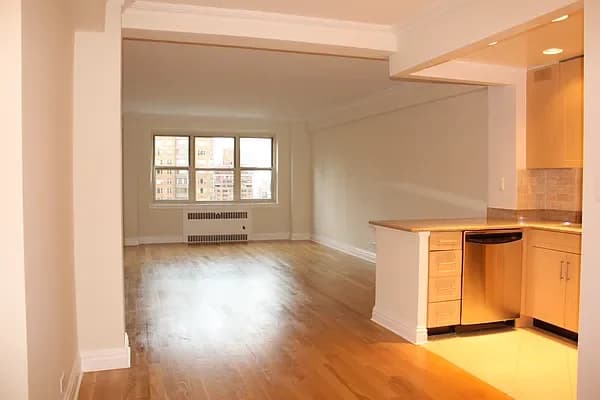 41 Park Avenue #16B, Manhattan, NY 10016 apartment_living_room 1