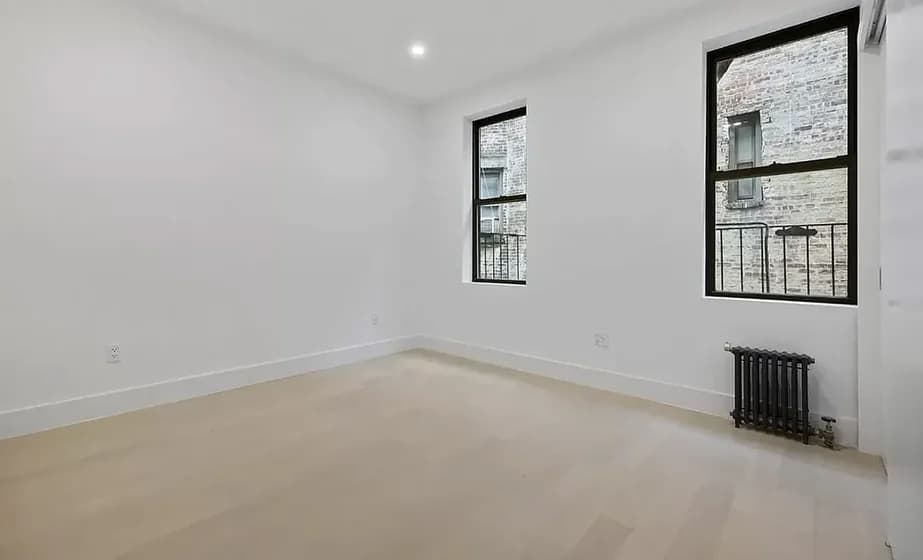 300 West 21 Street #32, Manhattan, NY 10011 apartment_living_room 1