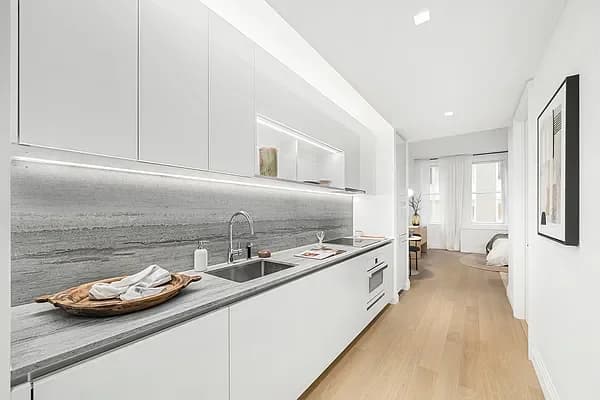 7 Wall Street #1012, Manhattan, NY 10005 apartment_kitchen 1