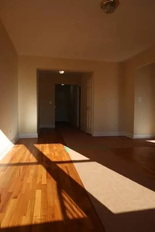 18-22 21 Avenue #3A, Queens, NY 11105 apartment_living_room 1