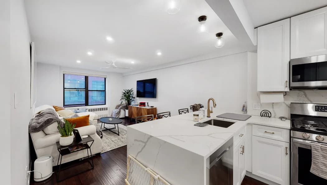 165 Christopher Street #2x, Manhattan, NY 10014 1
