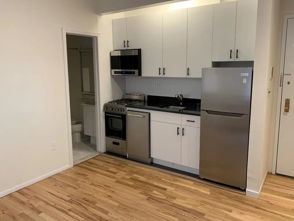 605 West 112 Street #4A, Manhattan, NY 10025 apartment_living_room 1