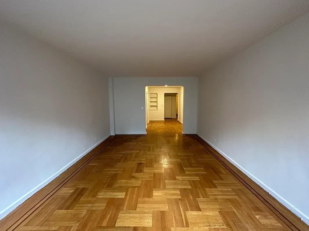 165 Bennett Avenue #5D, Manhattan, NY 10040 apartment_living_room 1