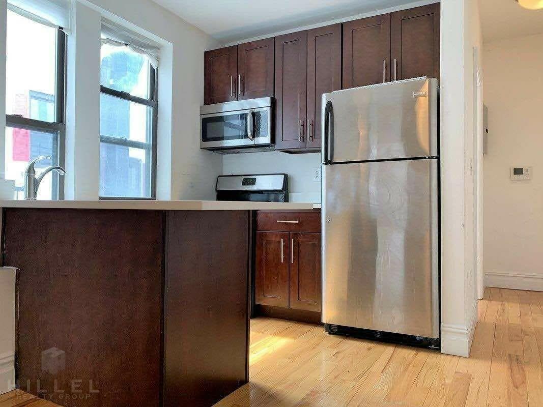 21-81 38 St #9, Queens, NY 11105 - Image 1