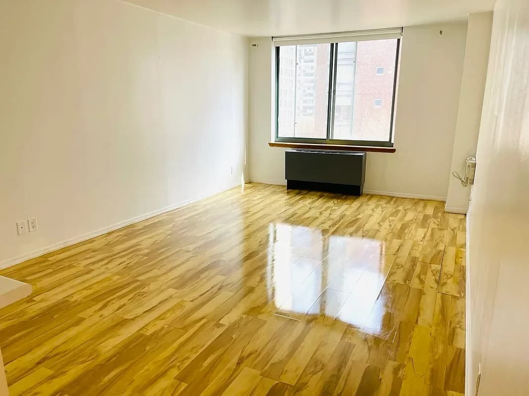 21 South End Avenue #534, Manhattan, NY 10280 apartment_living_room 1