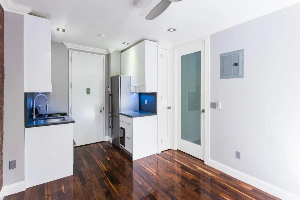 250 E 50 St #3B, Manhattan, NY 10022 1