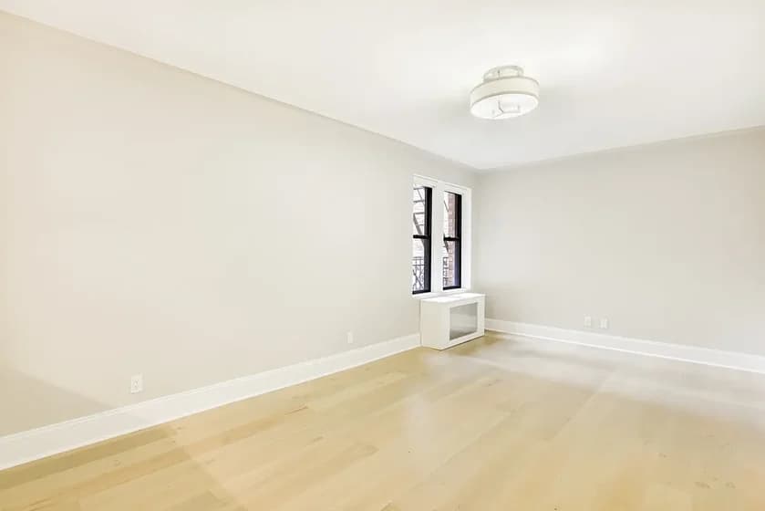 220 West 24 Street #4L, Manhattan, NY 10011 apartment_living_room 1