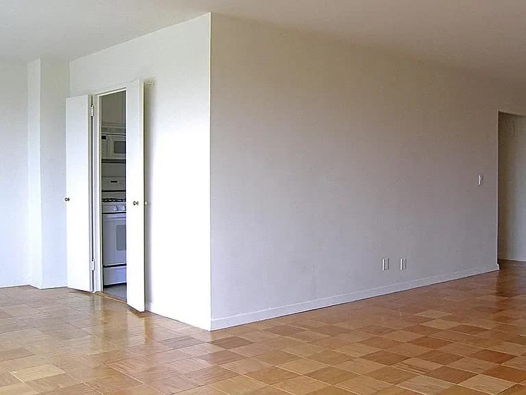 600 West 246 Street #415, The Bronx, NY 10471 apartment_living_room 1