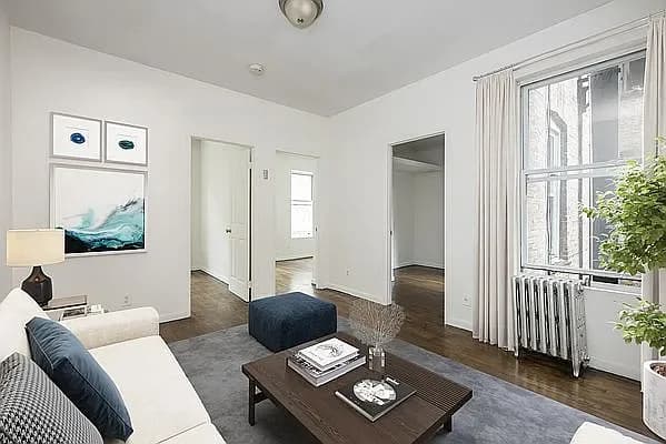 163 East 92 Street #28, Manhattan, NY 10128 apartment_living_room 1