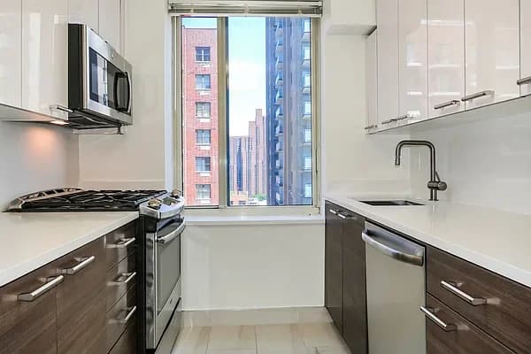 240 East 86 Street #17L, Manhattan, NY 10028 apartment_kitchen 1