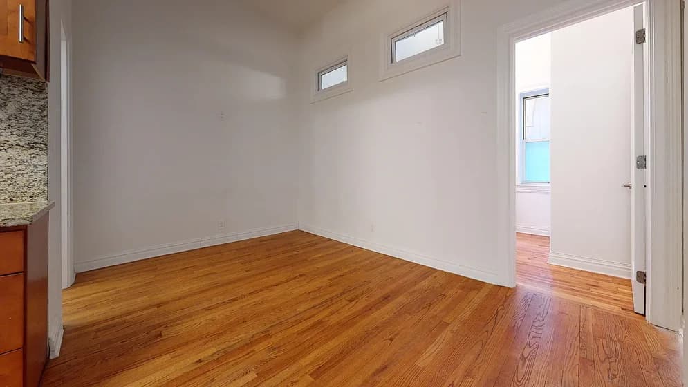 107 West 68 Street #1E, Manhattan, NY 10023 apartment_living_room 1