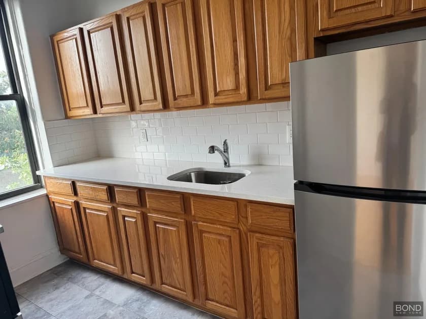 31-14 35 Street #4B, Queens, NY 11106