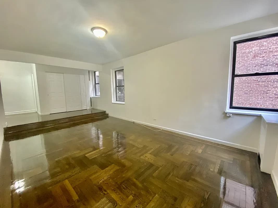 690 Ft Washington Avenue #4J, Manhattan, NY 10040 apartment_living_room 1