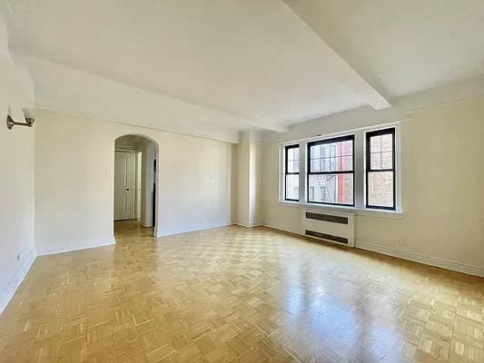 95 Christopher Street #4A, Manhattan, NY 10014 apartment_living_room 1