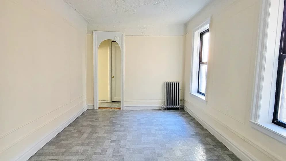 2541 Aqueduct Avenue West #C5, Bronx, NY 10468 apartment_living_room 1