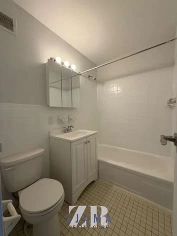 148 Parkside Avenue #4E, Brooklyn, NY 11226