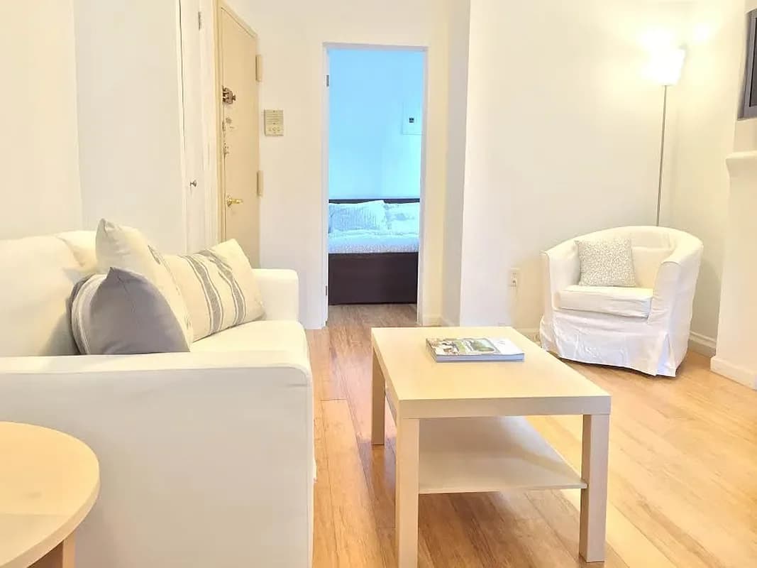 430 East 89 Street #3A, Manhattan, NY 10128 apartment_living_room 1