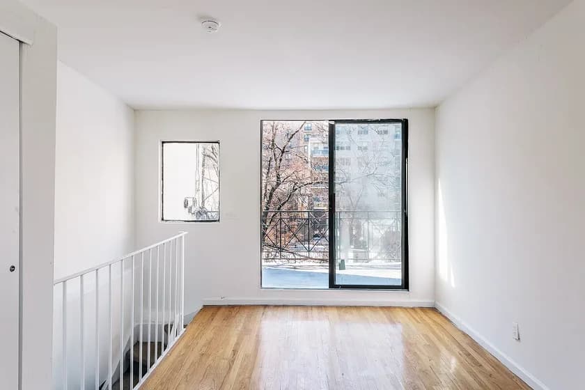 226 East 81 Street #5B, Manhattan, NY 10028 apartment_living_room 1