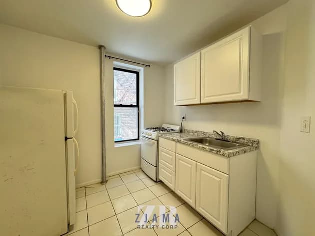 392 East 4 Street #3A, Brooklyn, NY 11218 - Image 1