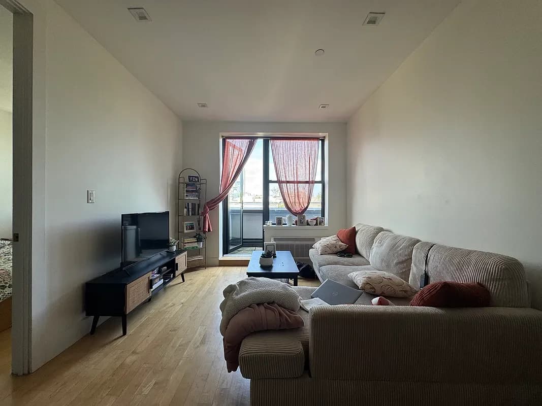 709 Hart Street #5E, Brooklyn, NY 11221 apartment_living_room 1