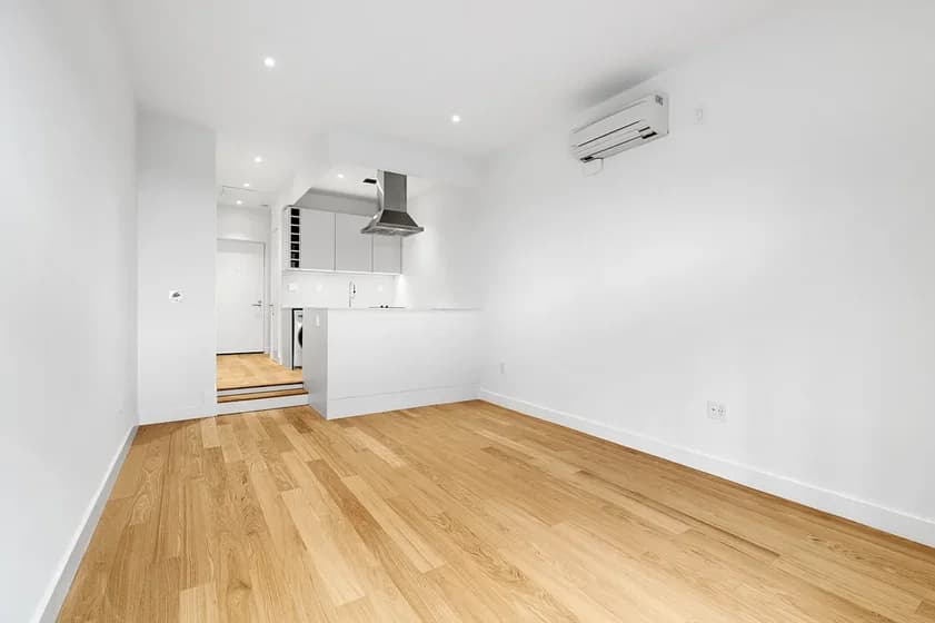 321 East 22 Street #1B, Manhattan, NY 10010 apartment_living_room 1