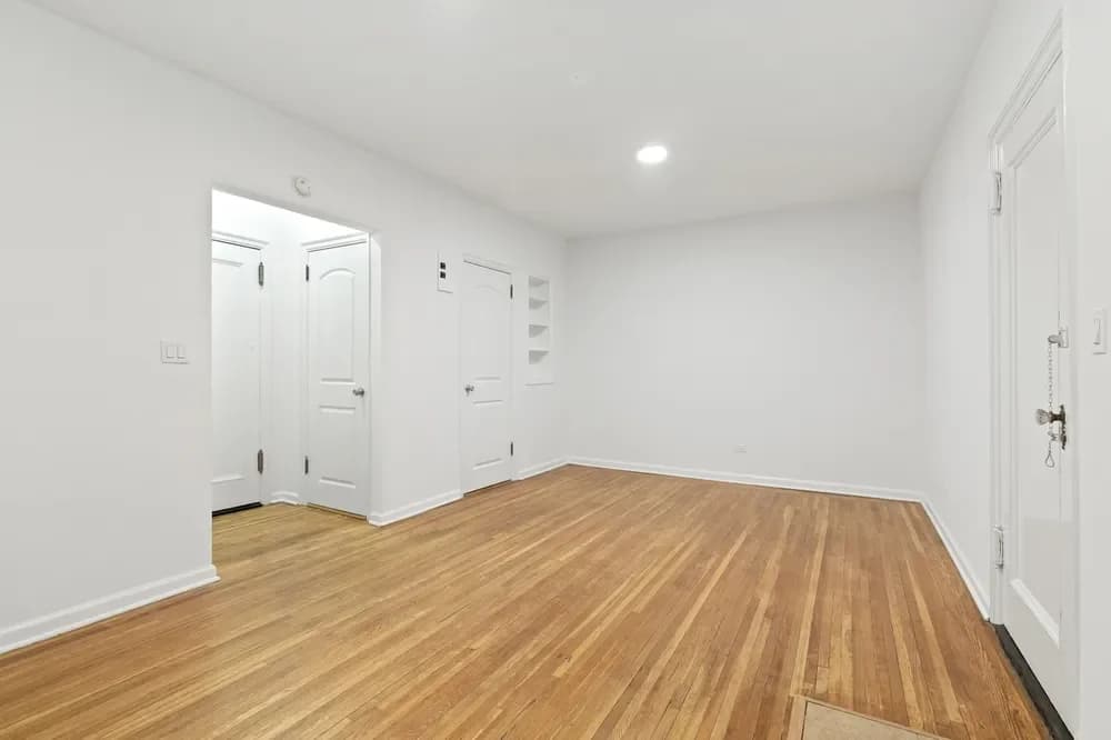 225 West 23 Street #2K, Manhattan, NY 10011 apartment_living_room 1