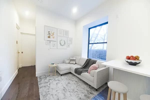 152 Thompson St #C, Manhattan, NY 10012 apartment_living_room 1