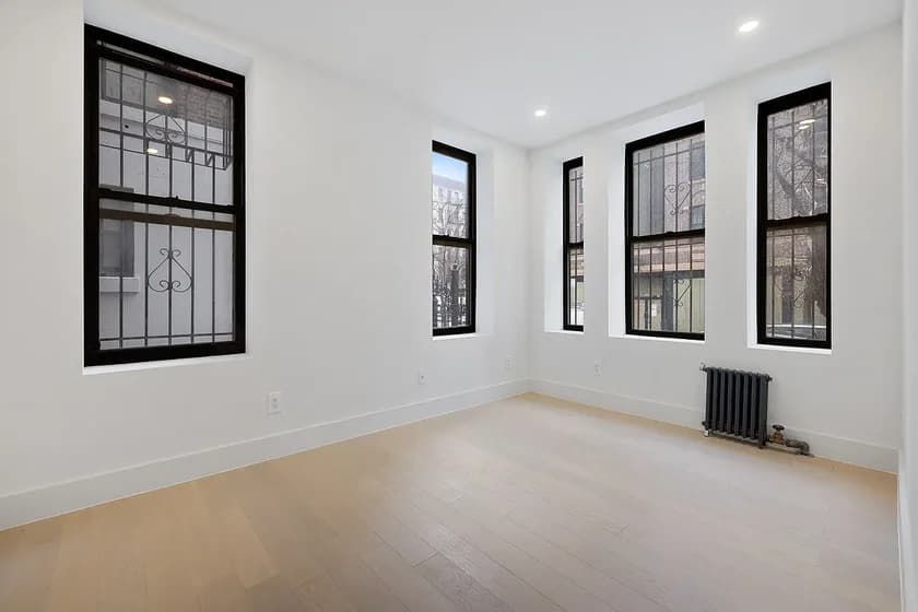 301 West 22 Street #8, Manhattan, NY 10011 apartment_living_room 1