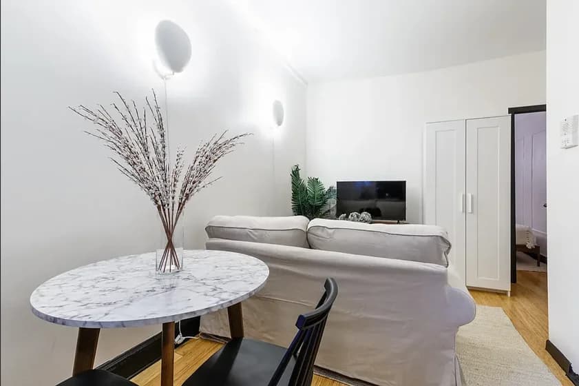 216 East 84 Street #5D, Manhattan, NY 10028 apartment_living_room 1