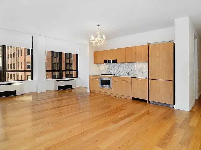 95 Wall St. in Financial District 95 Wall Street #1811, Manhattan, NY 10005 apartment_dining_room 1