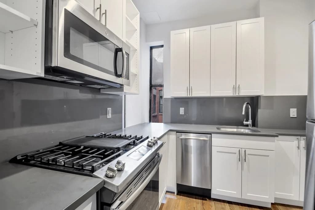 358 W 45 St #4D, Manhattan, NY 10036 1