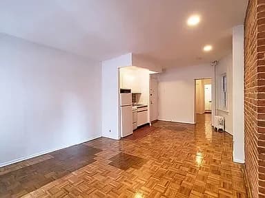 227 East 96 Street #2FE, Manhattan, NY 10128 apartment_living_room 1