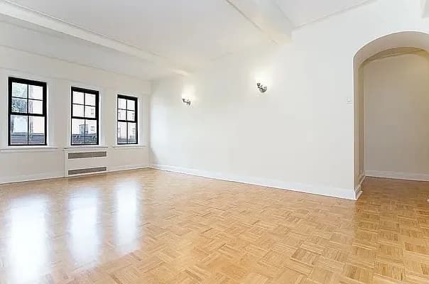 95 Christopher Street #2G, Manhattan, NY 10014 apartment_living_room 1