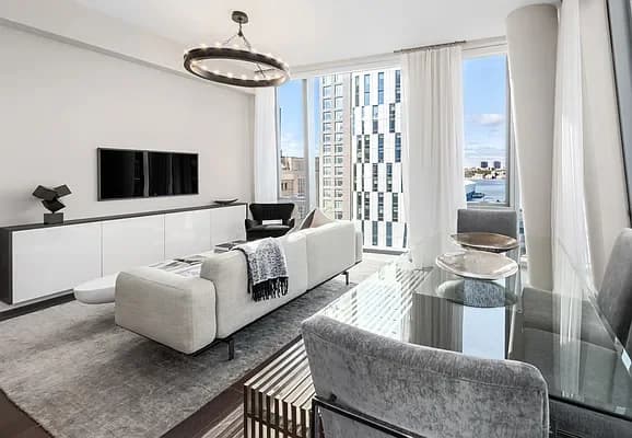 635 West 59 Street #1907, Manhattan, NY 10023 apartment_dining_room 1