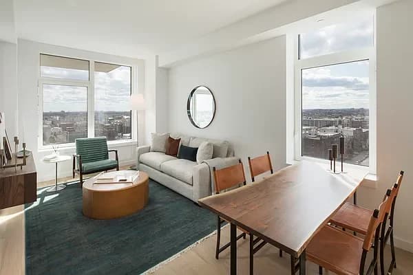 123 Linden Blvd #7F, Brooklyn, NY 11226 apartment_living_room 1
