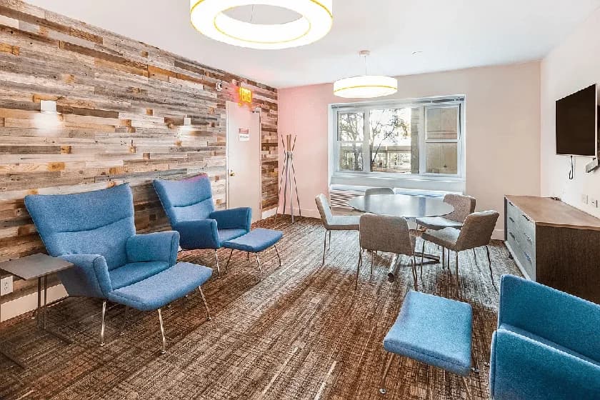 309 South End Avenue #7M, Manhattan, NY 10280 apartment_living_room 1