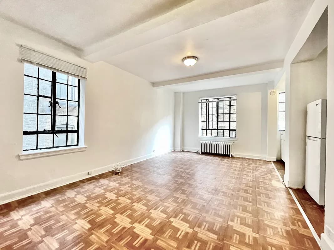 140 East 40 Street #6-H, Manhattan, NY 10016 apartment_living_room 1