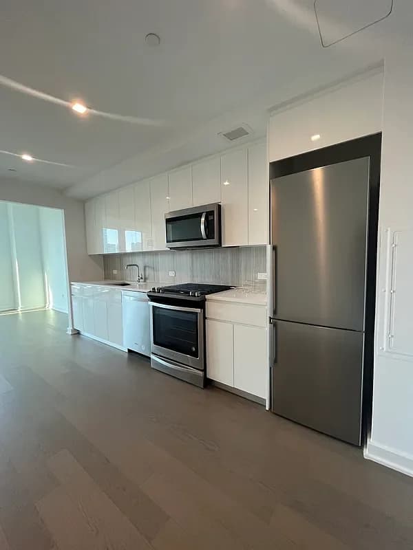 AltaLIC 29-22 Northern Boulevard #3012, Queens, NY 11101 apartment_kitchen 1