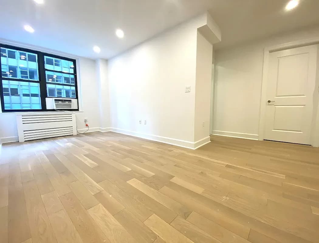 160 East 48 Street #9K, Manhattan, NY 10017 apartment_living_room 1