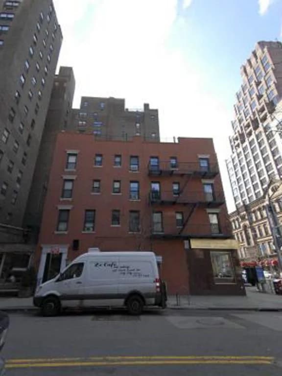 398 East 52 Street #3B, Manhattan, NY 10022 1