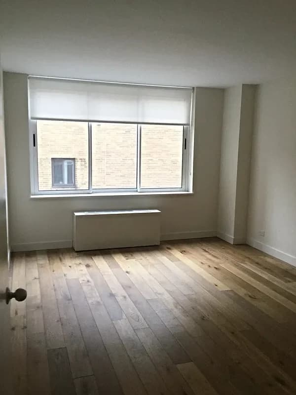 Riverbank 560 West 43 Street #11C, Manhattan, NY 10036 apartment_living_room 1