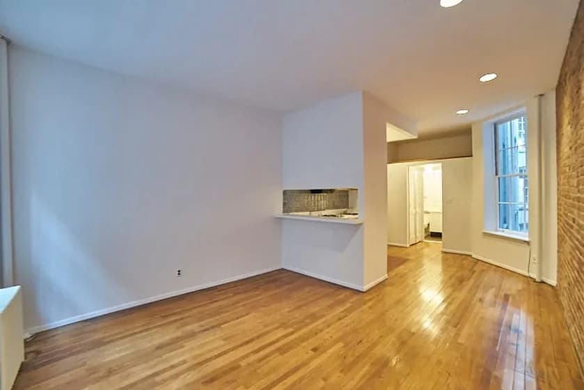 324 East 81 Street #2RE, Manhattan, NY 10028 apartment_living_room 1