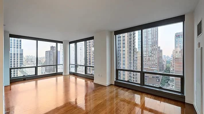 200 West 67 Street #18H, Manhattan, NY 10023 apartment_living_room 1